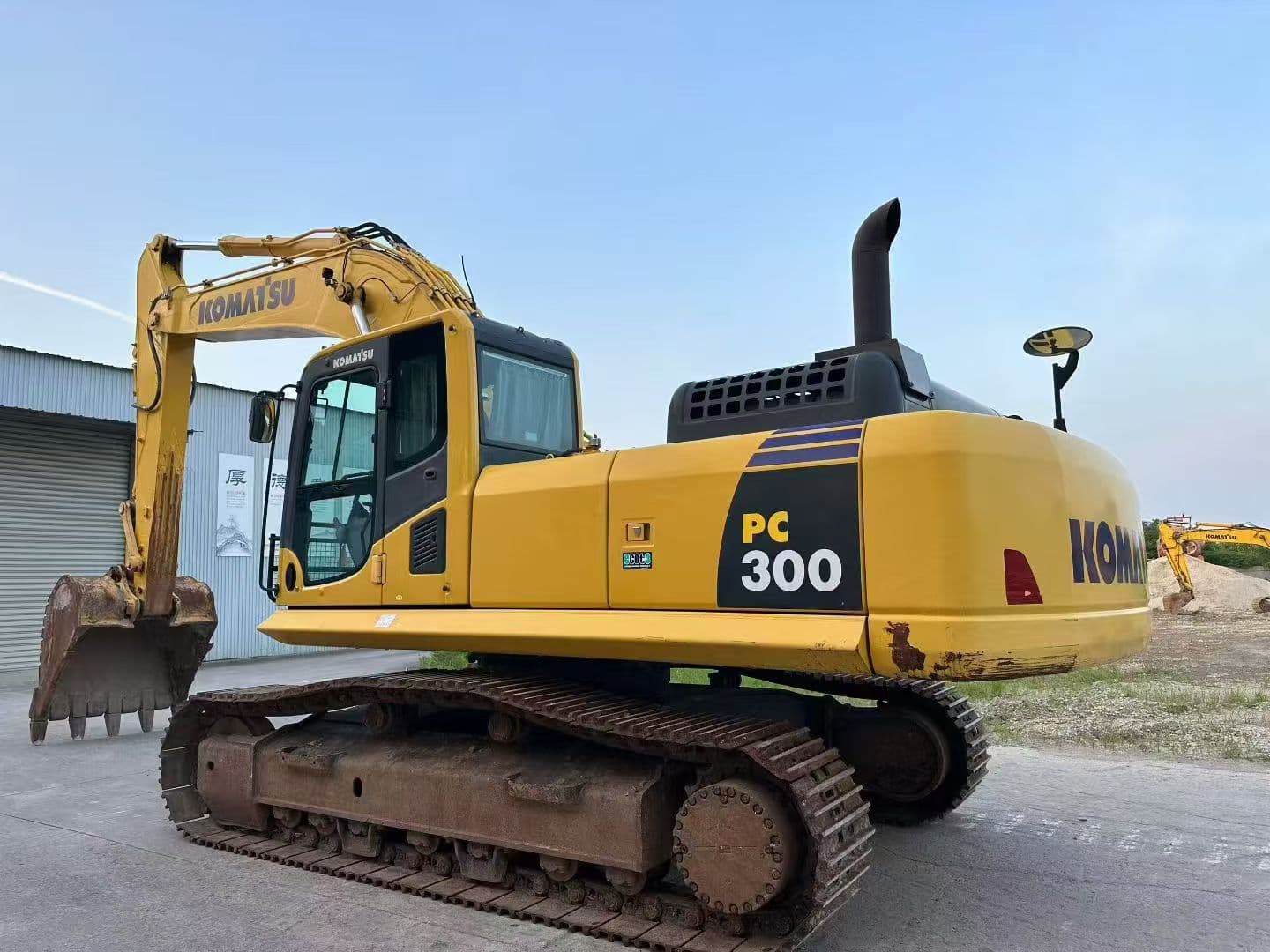 KOMATSU PC300-8M0